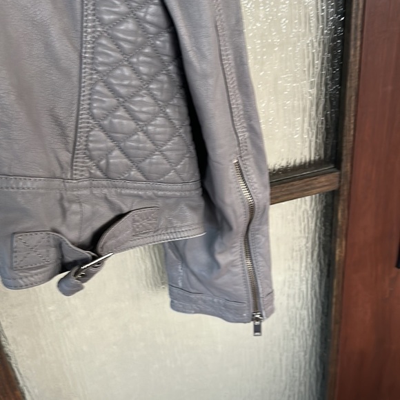 Samantha Sipos
Grey Quilted Leather Biker Jacket size XXL EUC - Picture 10 of 11